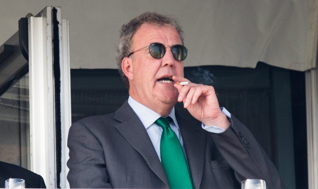 Jeremy Clarkson si è difeso dalle accuse di omofobia dicendo che guarda porno lesbo - DrCommodore