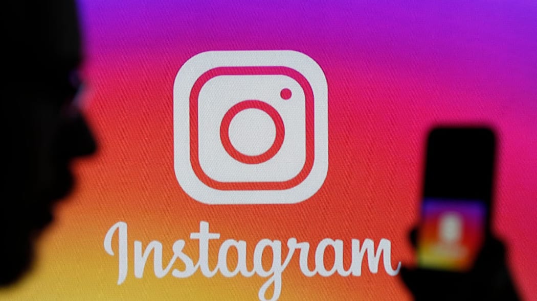 Instagram spia gli utenti dalla fotocamera dello smartphone? La denuncia