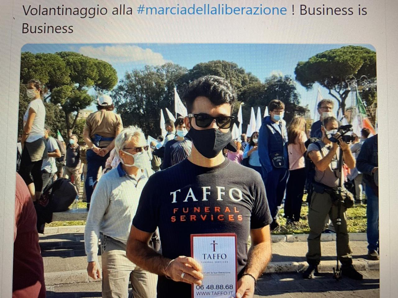 Taffo alla manifestazione no mask