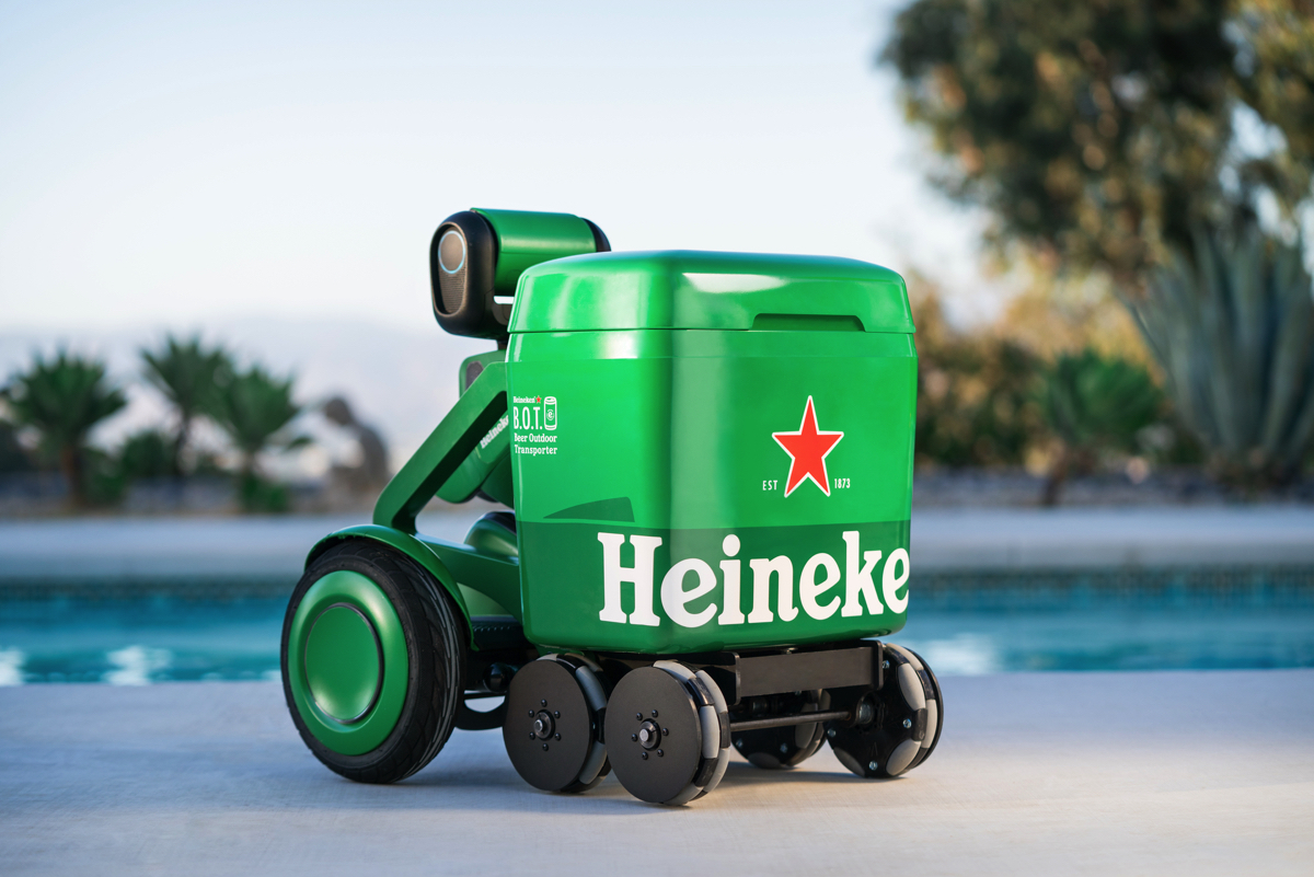 Heineken BOT è il robot che ti segue con la birra fresca - macitynet.it