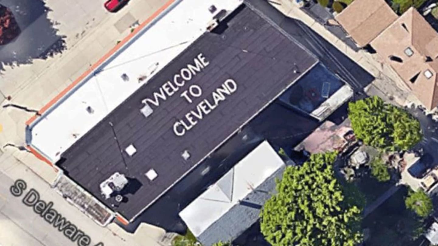 Milwaukee Man Confuses Travelers with ‘Welcome to Cleveland' Sign on His Roof | Mental Floss