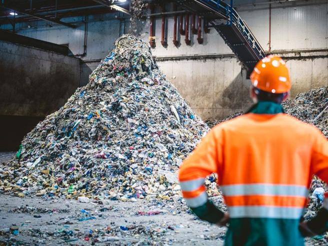 «Il riciclo della plastica? Una montagna di menzogne creata dalle grandi industrie petrolifere»- Corriere.it